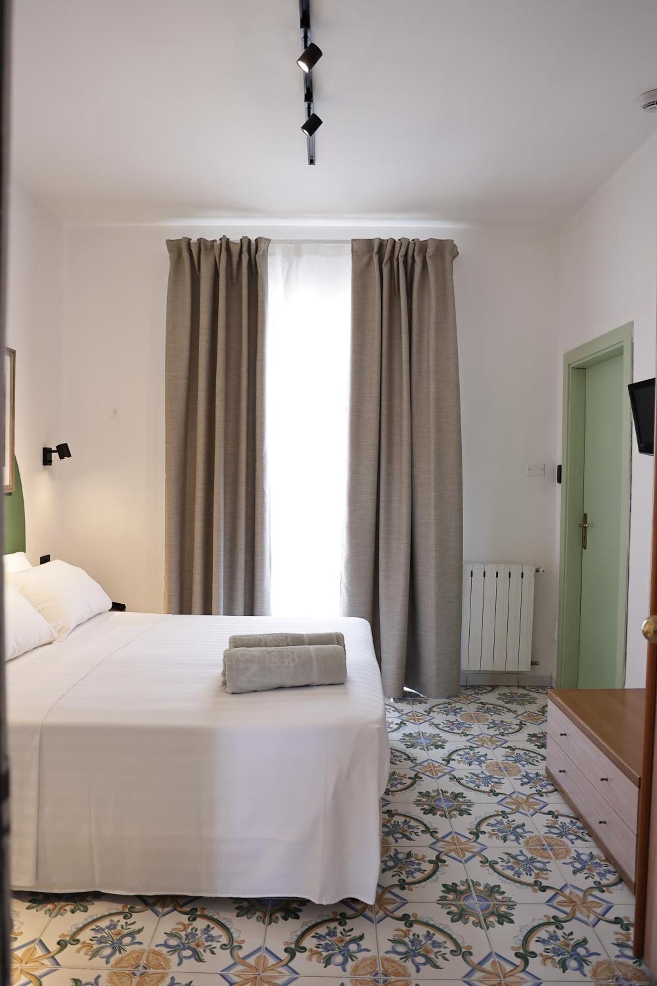 Hotel Terme Oriente - Beach & Spa Isquia Exterior foto